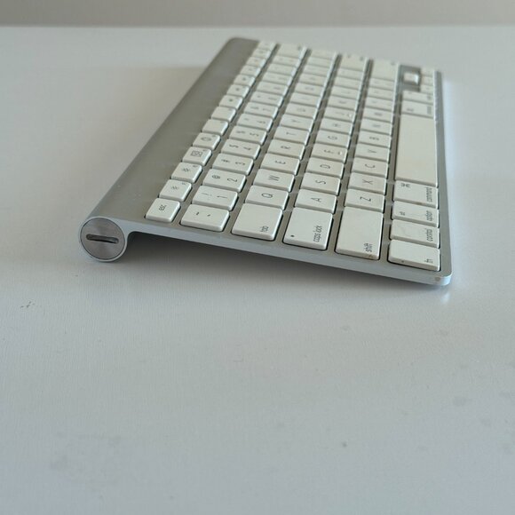 Genuine Apple Wireless Magic Keyboard Bluetooth A1314 - Picture 3 of 7